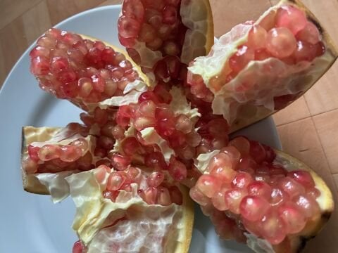 Yeni Hasat Sofralık Mükemmel Yemesi Olan Taze Keben Narı Yeni Hasat (2 Kg)