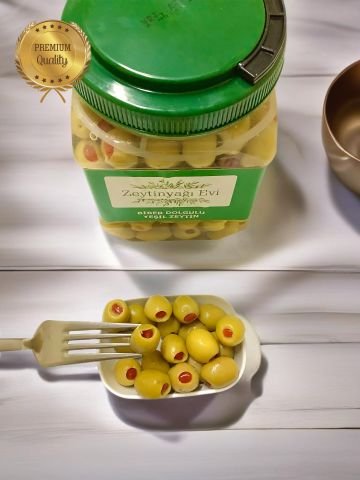 Yöresel Lezzetler Biber Dolgulu Doğal Tatlandırılmış Yeşil Zeytin (Kaya Tuzu-Su) 900 Gram