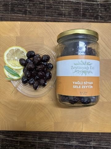 Yöresel Sele Sofralık Siyah Zeytin 720 Gram Cam Şişe Doğal Tatlandırma