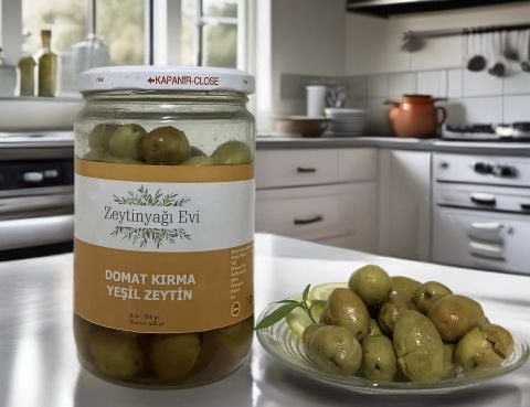 Yöresel Doğal Tatlandırma El Kırması Domat Sofralık Yeşil Zeytin İri Kalibre Cam Kavanoz 900 gram