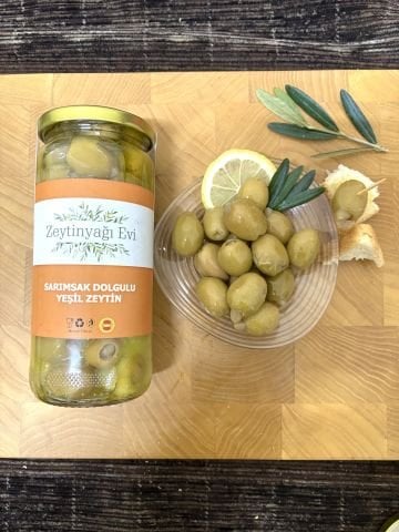 Yöresel Lezzetler Zeytinyağında Marine Edilmiş Sarımsak Dolgulu Yeşil Zeytin 450 Gram